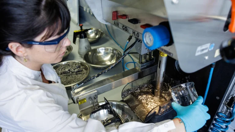 Le Marché Du Recyclage Des Batteries De Voiture Se Prépare Pour Un Futur Boom