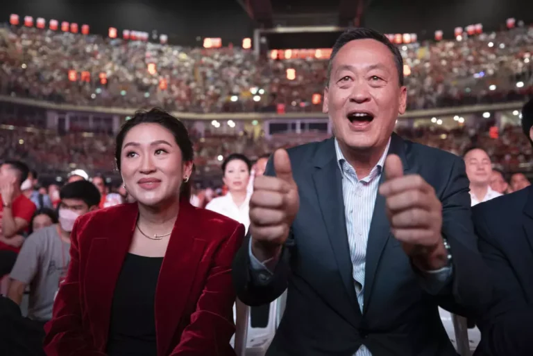 L’ancien dirigeant thaïlandais Thaksin emprisonné à son retour d’exil