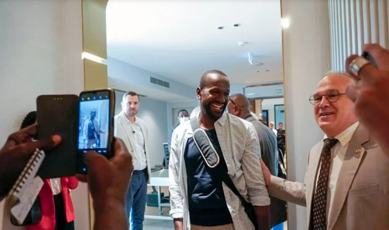 L’ambassadeur de France au Niger quitte le pays alors que les relations se dégradent après le coup d’État L’ambassadeur de France au Niger quitte le pays alors que les relations se dégradent après le coup d’État