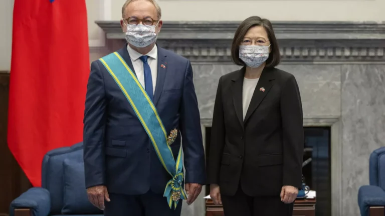 Un sénateur français inculpé pour avoir drogué un député dans l’intention de commettre un viol