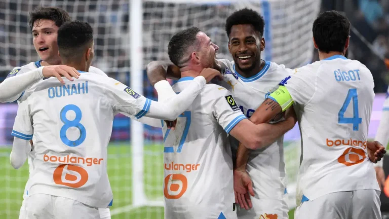 Marseille bat Lyon lors d’un match réorganisé après l’attaque d’un bus